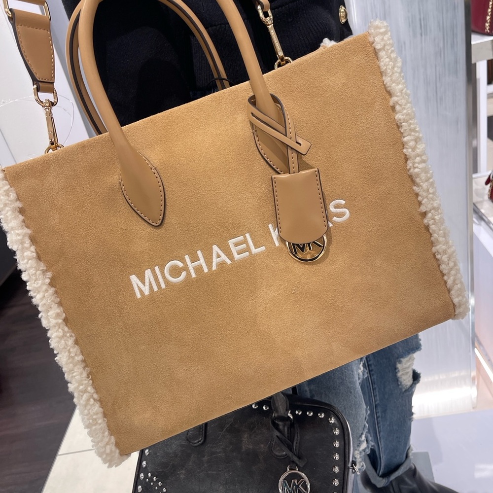 MICHAEL KORS Mirella Medium Suede and Faux Shearling Tote Bag
Peanut 
NWT - Picture 4 of 16